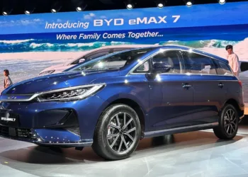 BYD eMAx7