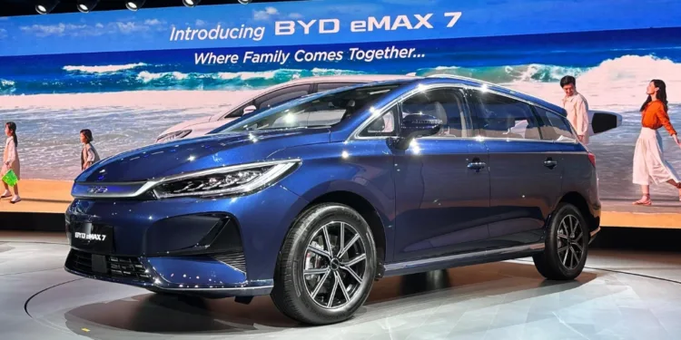 BYD eMAx7